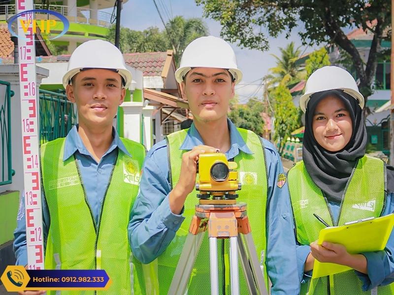 Chuẩn bị máy thủy bình trước mỗi ca đo