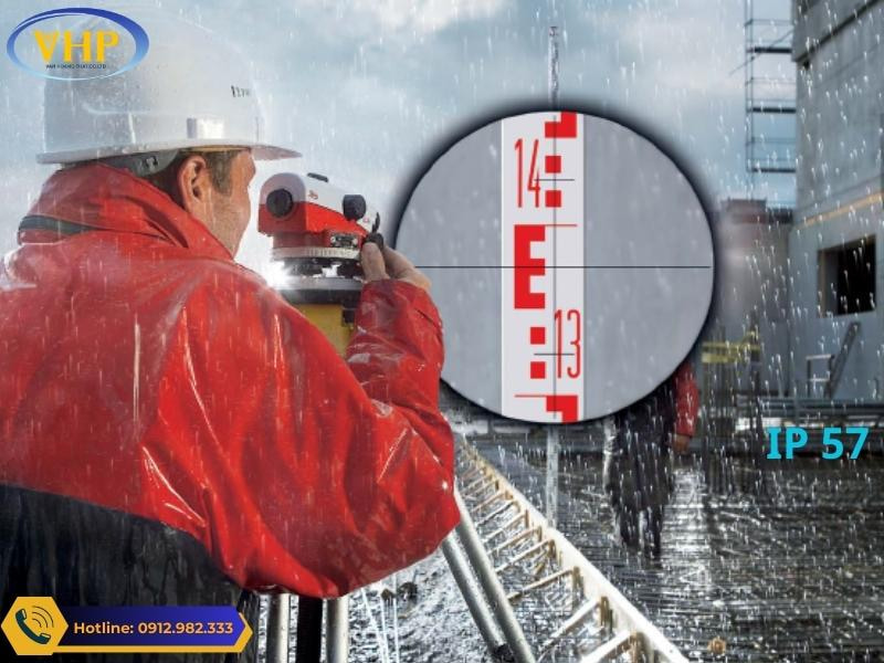 Máy thủy bình tự động Leica NA-724 có khả năng làm việc tốt ngay cả khi trời mưa