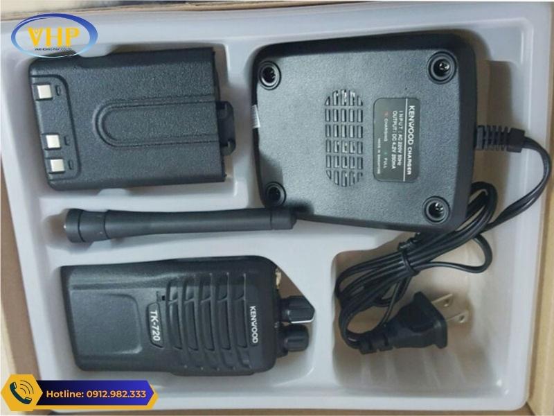 Trọn bộ sản phẩm bộ đàm Kenwood TK720