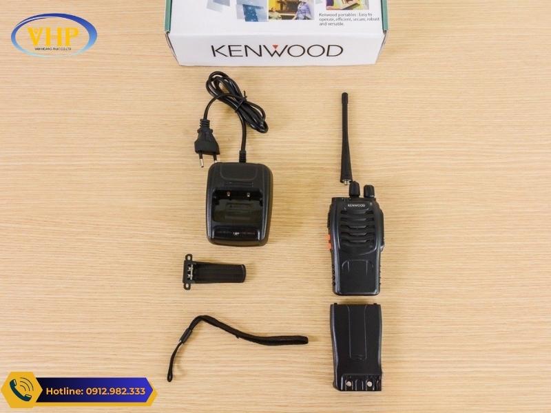 Trọn bộ sản phẩm bộ đàm TK-608 tại Vân Hoàng Pháp 