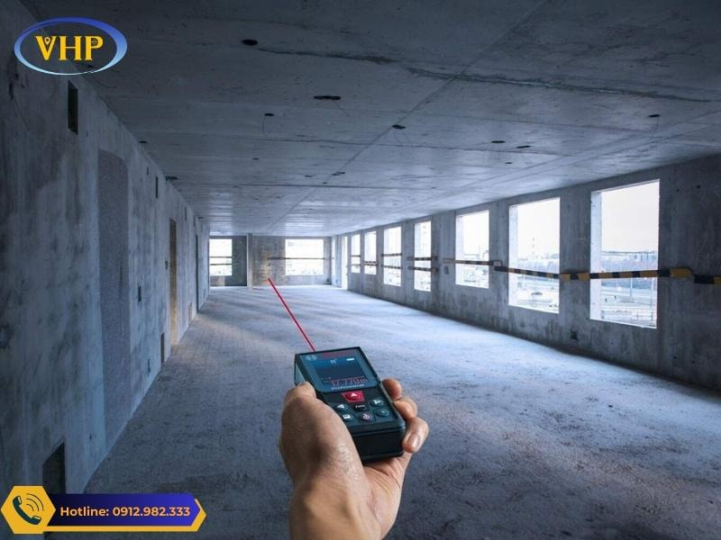 Máy đo Bosch GLM 40 ngoài thực tế