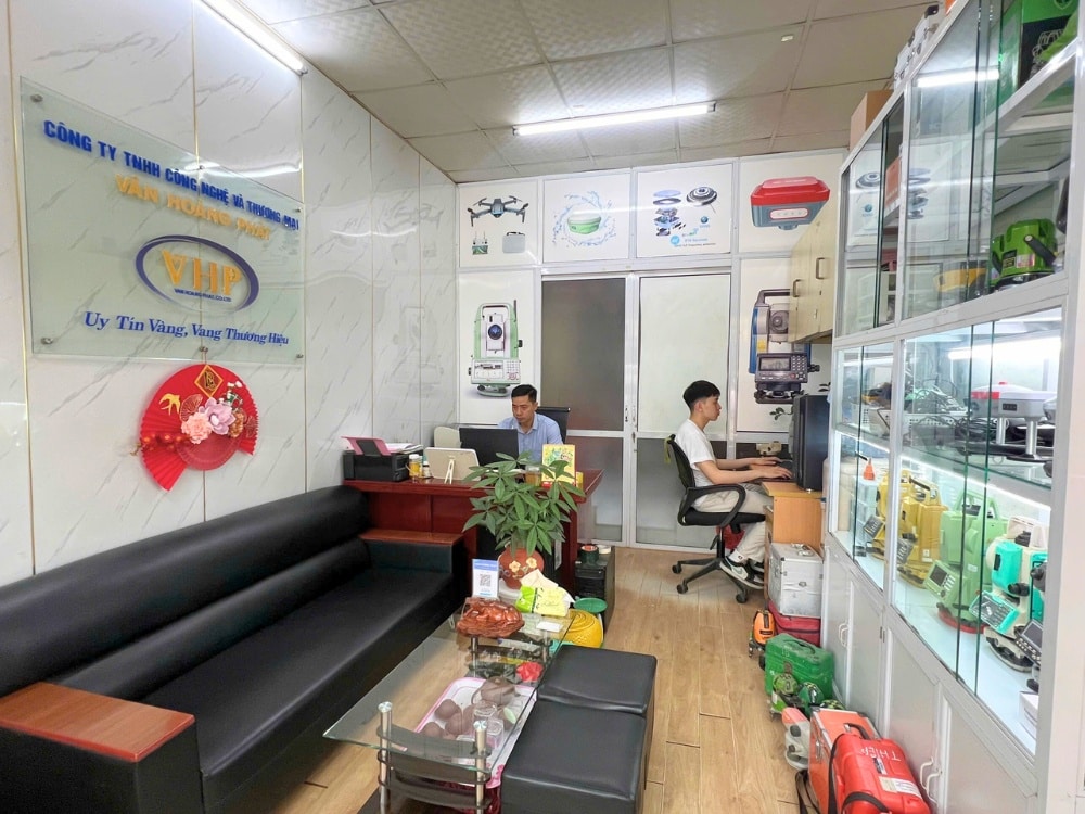 Hình ảnh từ ngoài nhìn vào trong Trắc địa Hoàng Phát